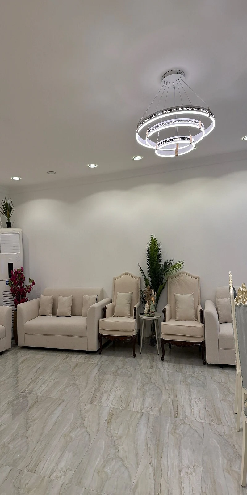 Spacious 3-Bedroom With Wide Pool