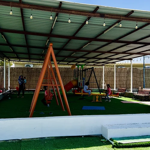 Spacious Farm Stay – Large Living Rooms, Mini Zoo & Games Ground — Photo 16