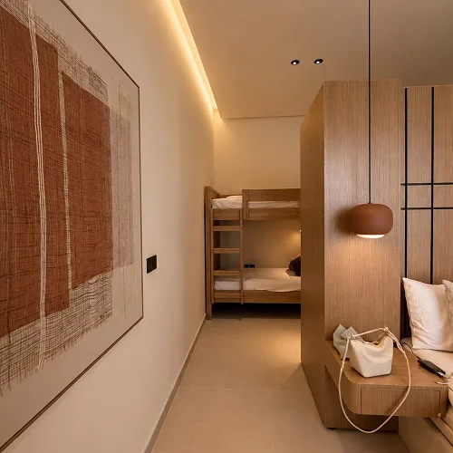Modern Bedrooms With Lake View — Photo 10